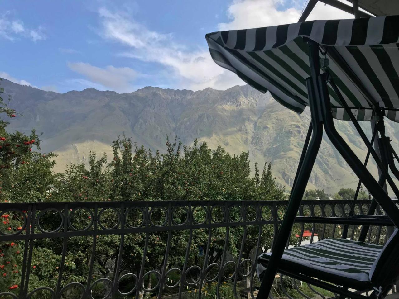 Guest House Demma Kazbegi Exterior foto